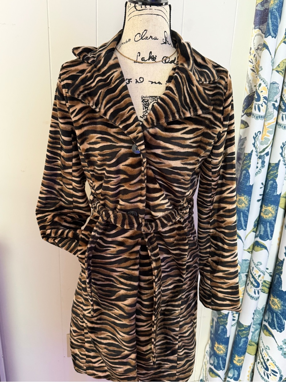 Women’s 90’s Brown Tiger Print Velvet Fall/Winter Coat with Belt